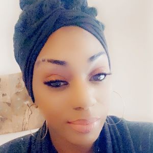 Meet your Posher, Dominique